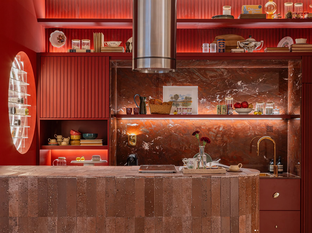 Gucci全球專櫃指定用石，顛覆印象紅色浪潮