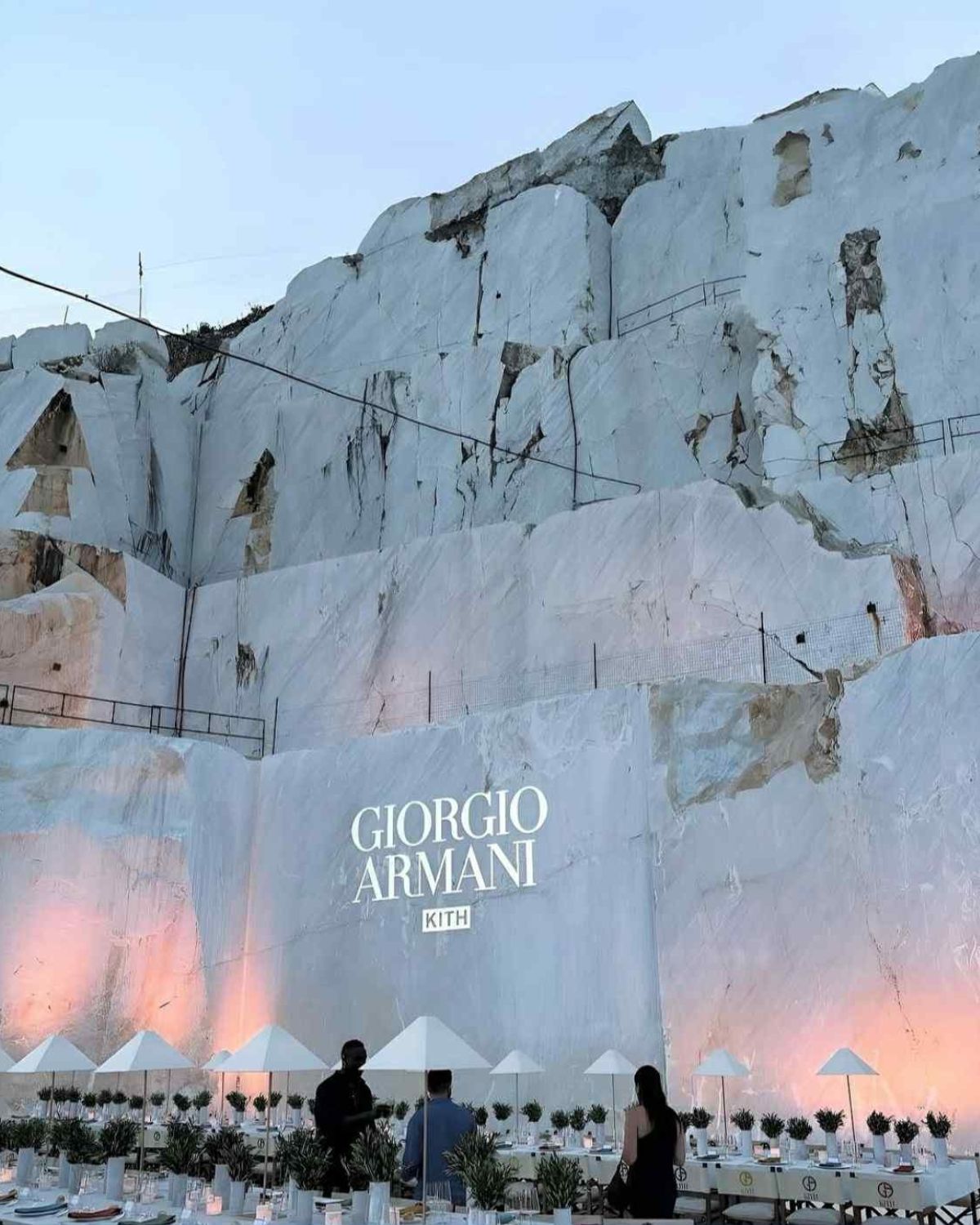 <h8>設計靈感</h8>走進義大利大理石礦區，參加一場沈浸式五感晚宴｜設計師礦區之旅計劃